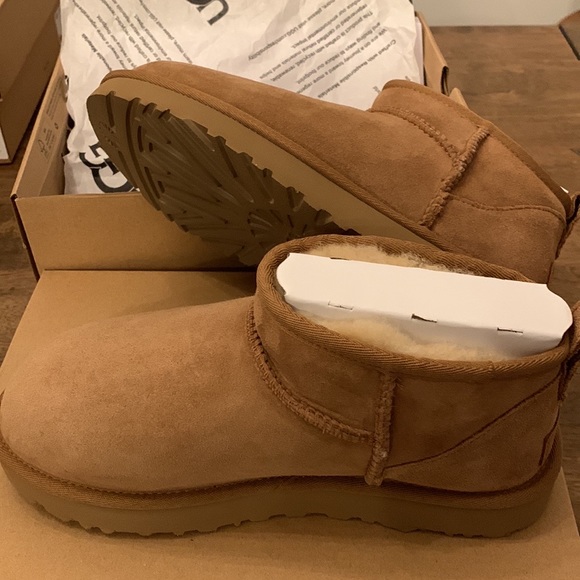 UGG Classic Ultra Mini
Boots Chestnut 
Women's ships today - Picture 10 of 12